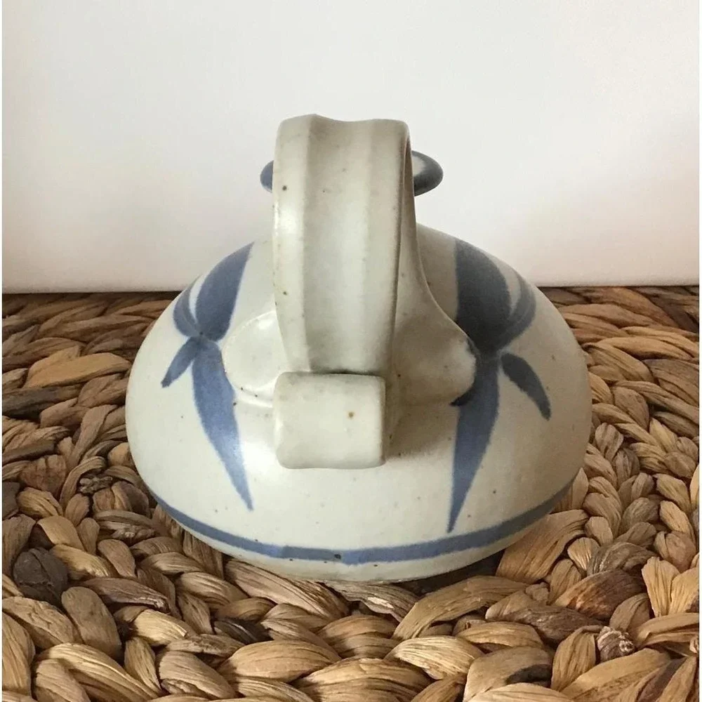 Vtg Studio Pottery Bud Vase Chamberstick‎ Blue White Scrolled Handle 4.5 inch